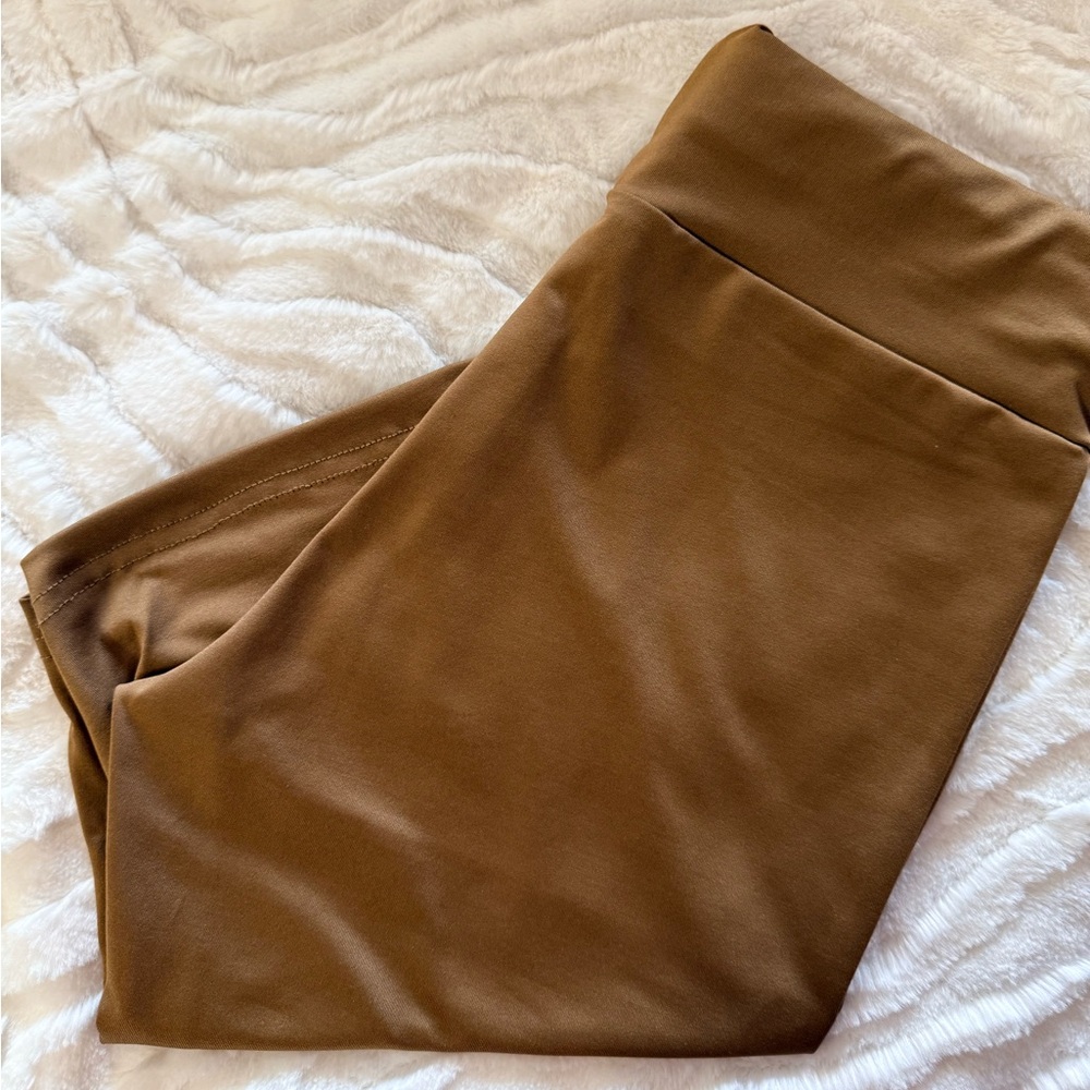 P178- Elegant Golden Brown Women's Capris